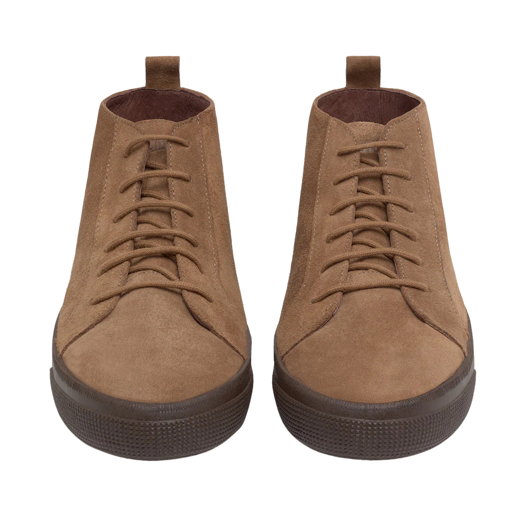 Bota Clássica com Design Minimalista e Acabamento em Camurça para Homem