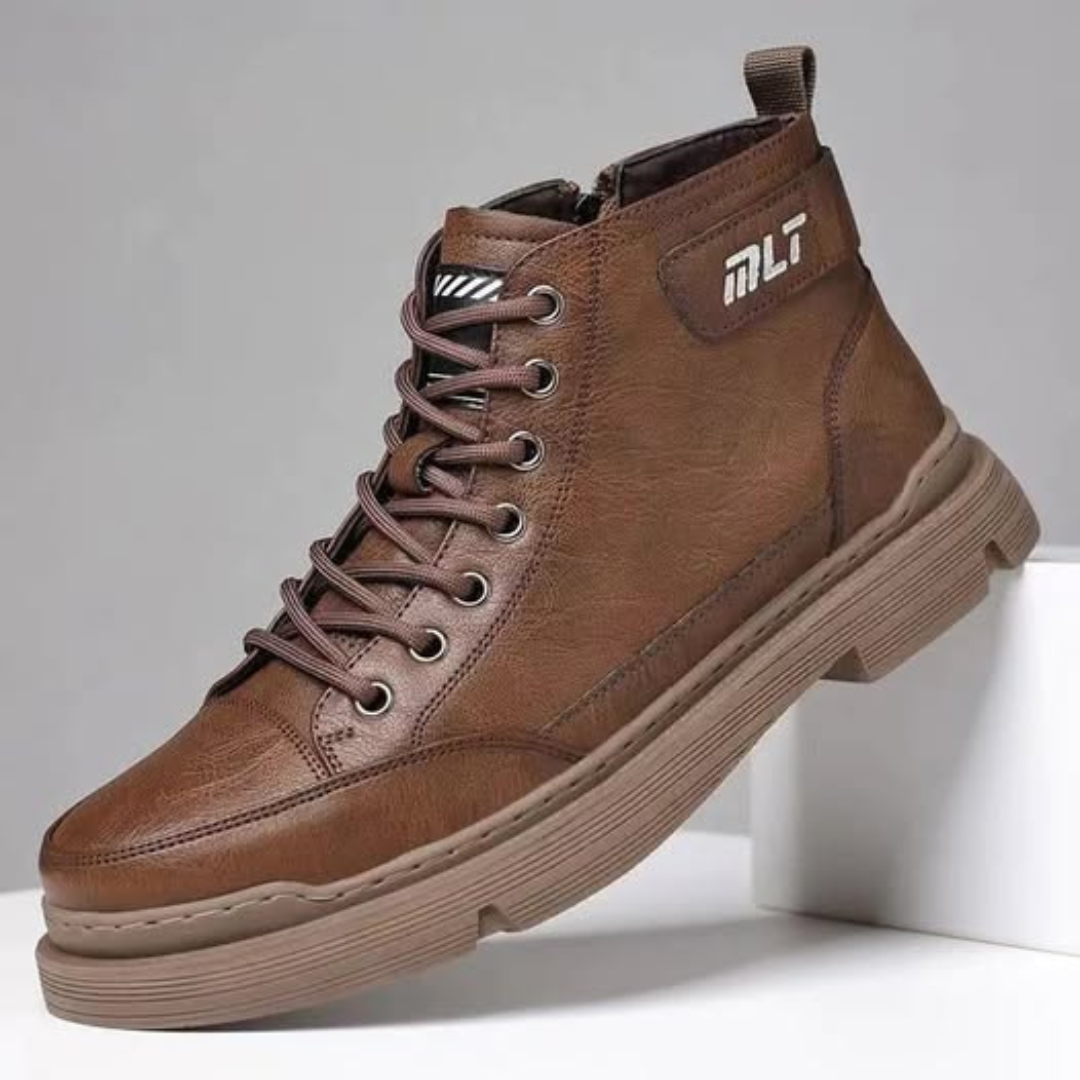 Botas de homem em pele com forro de lã