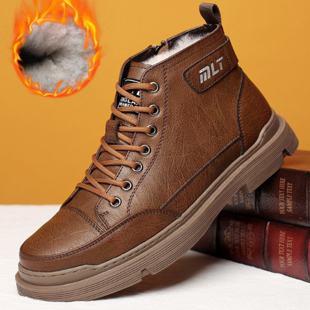 Botas de homem em pele com forro de lã